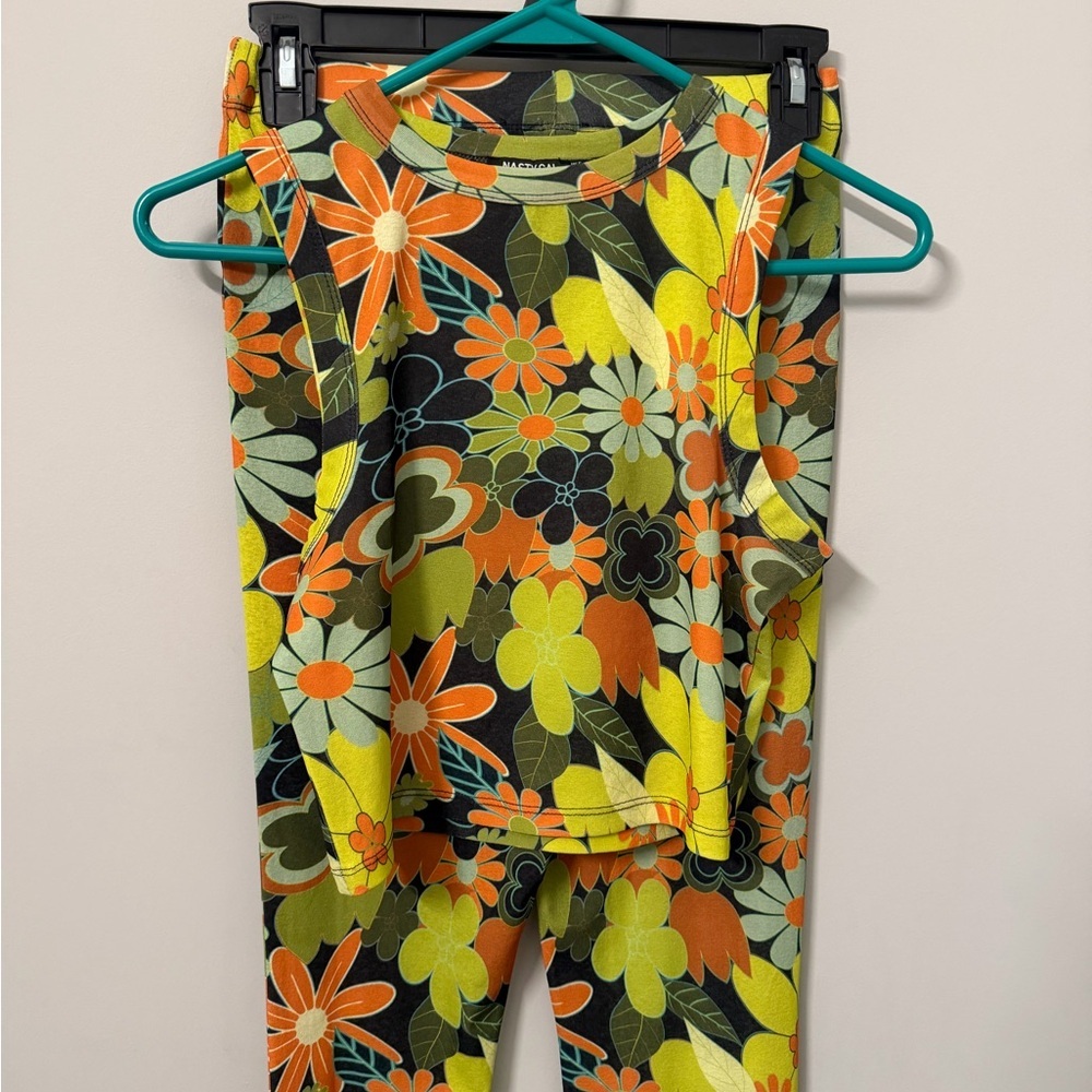 Nasty Gal - Floral High-Rise Flared Pants in Green-Orange - Picture 6 of 6